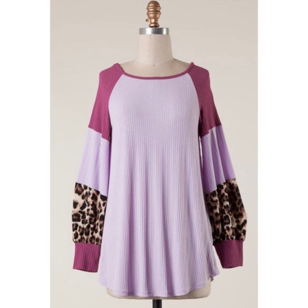 Lavender leopard top - Picture 3 of 3